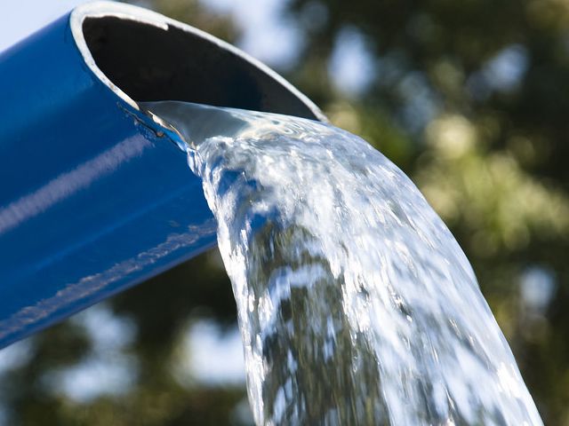 ガラス容器は安全神話か盲信か意外な落とし穴と業務現場で迫られる究極の選択